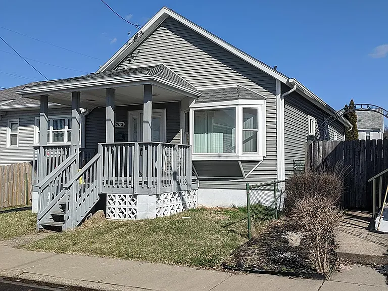 703 Bennett St — Photo 1