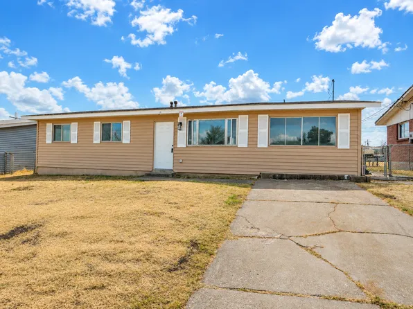 703 SW 45th St, Lawton, OK 73505
