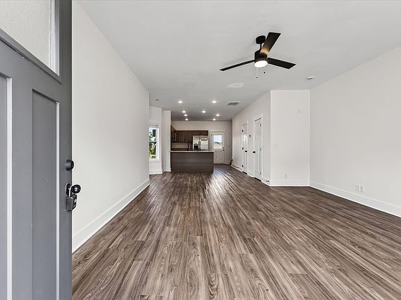 4th image of 319 Front Ridge Cir