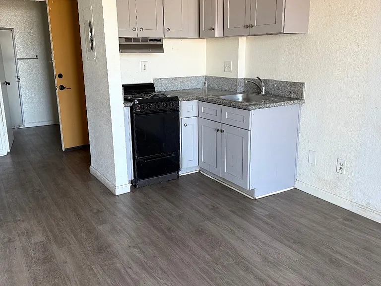 1615 S Pacific Ave — Photo 6