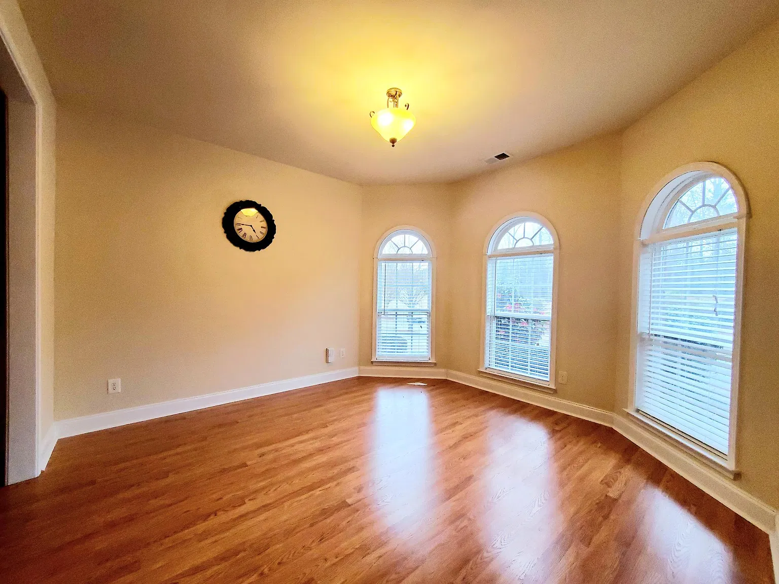 4 bed, 3175 sqft, $2,500 — Photo 4