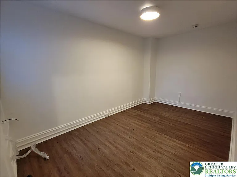 746 Linden St #2 — Photo 8