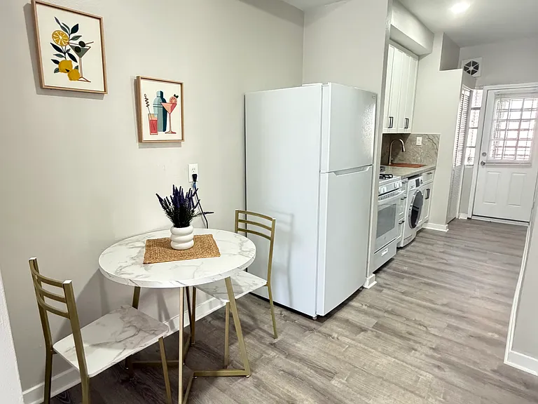 1524 Queen St NE — Photo 6