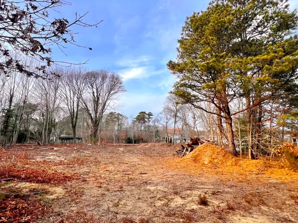 24 Towanticut Ave, Oak Bluffs, MA 02557