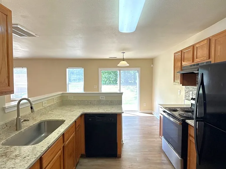 6831 Sunman Rd — Photo 7