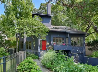 650 Essex Rd, Glen Ellyn, IL 60137