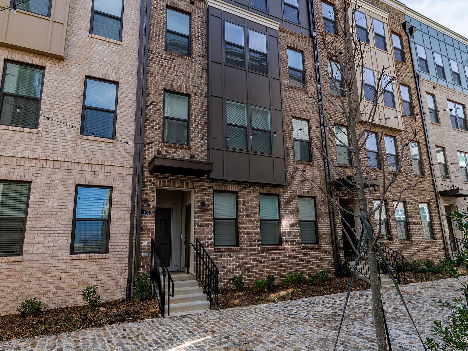 3 bed, 2345 sqft, $3,100 — Photo 1
