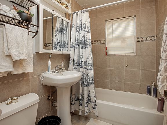 5th image of 16 E Benton Ave APT A