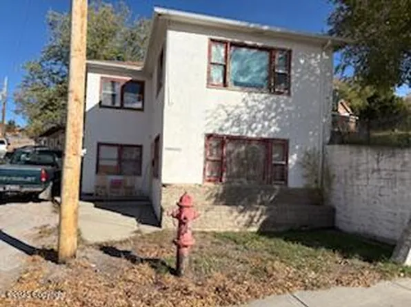 115 S Summit Ave, Newcastle, WY 82701