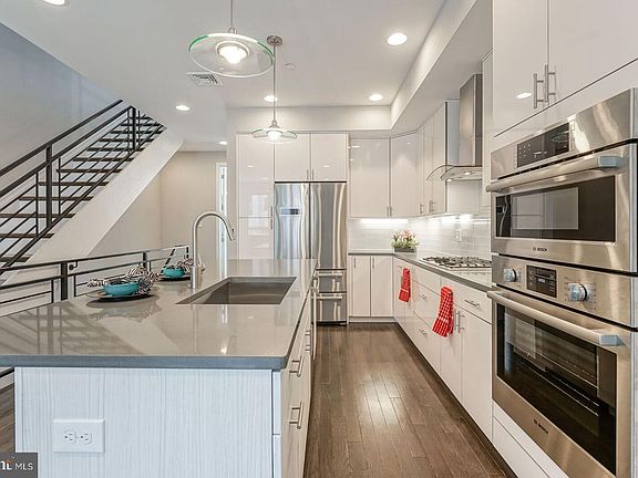 2nd image of 1006 S 17th St #B