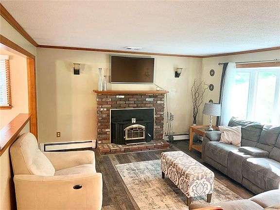 4th image of 10 Parkview Dr