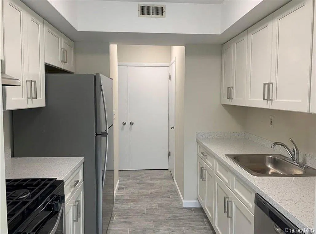 2 bed, 1.5 bath, 1086 sqft, $2,500 — Photo 2