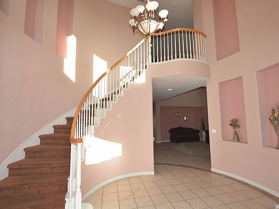 Lovely entrance with Juliette Balcony