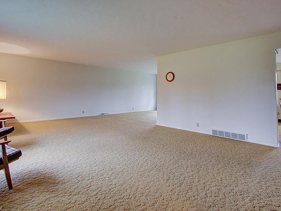 4th image of 3871 Lake Park Dr