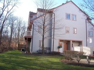 163 Woods Edge Dr, Succasunna, NJ 07876