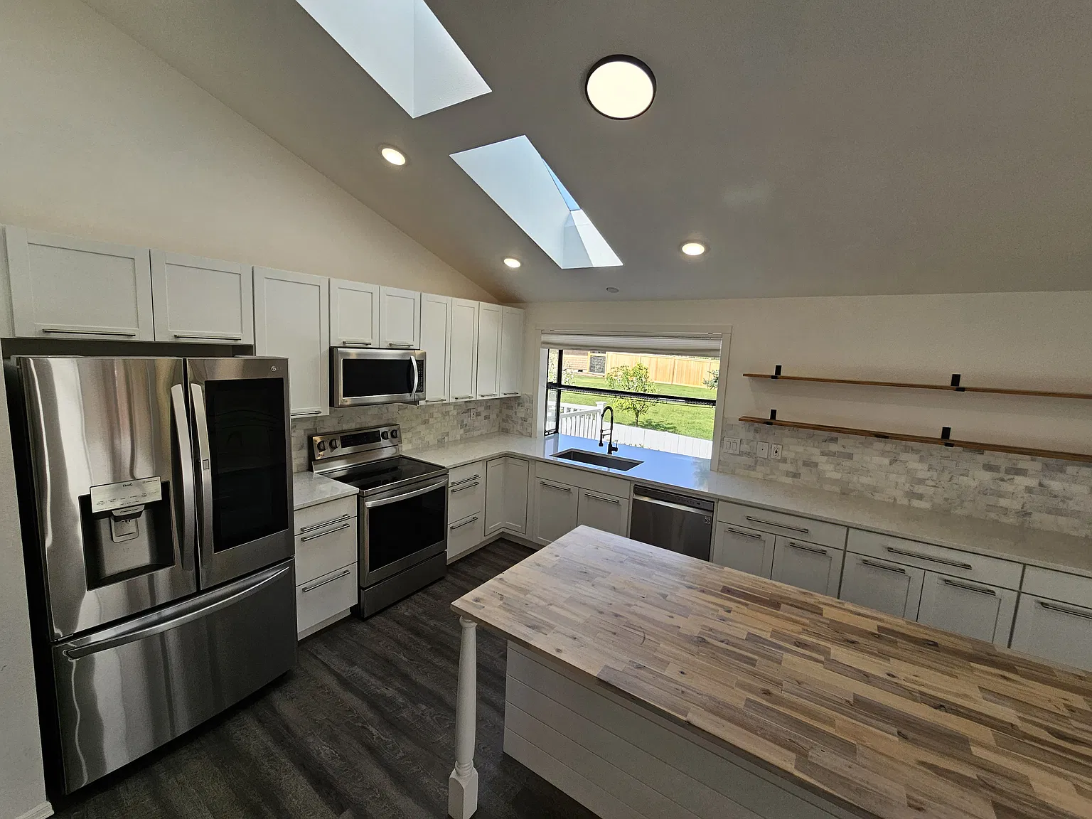 3 bed, 1934 sqft, $3,550 — Photo 2