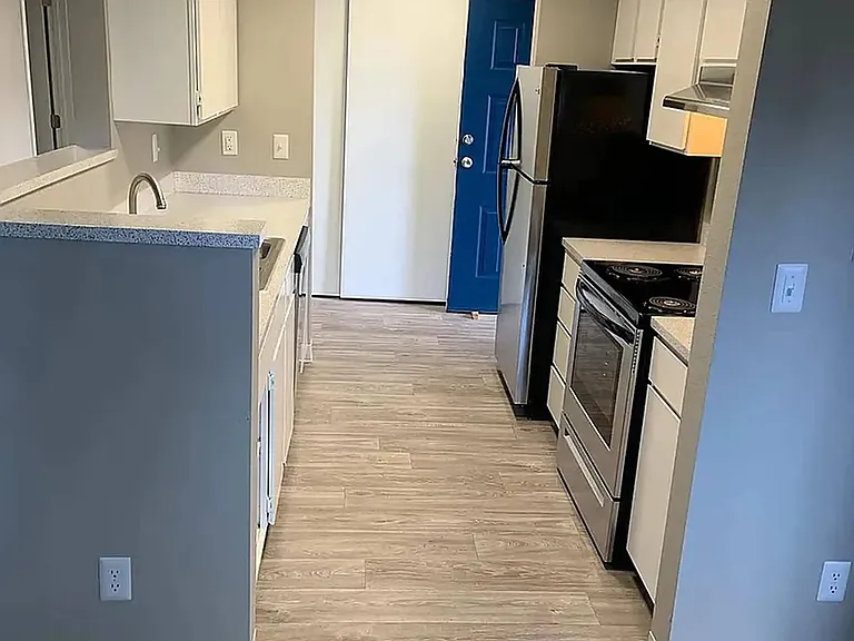 Burien Manor — Photo 10