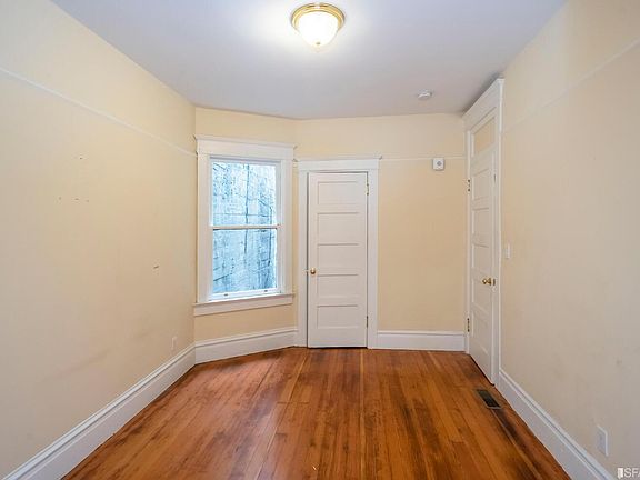 2nd image of 306 Fell St