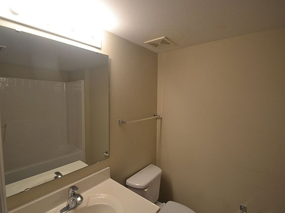 5th image of 1986 6th Ave