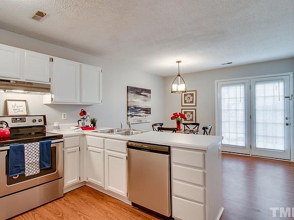 5th image of 2609 Camellia Dr