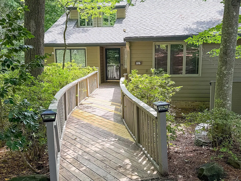 106 Montrose Dr