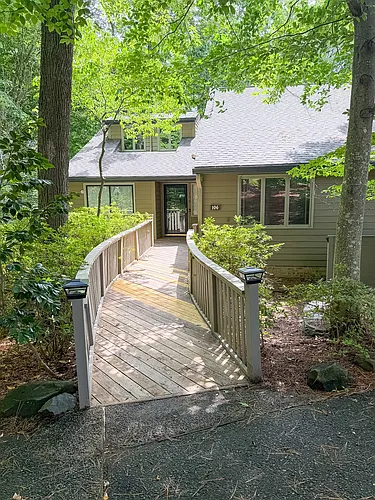 106 Montrose Dr Photo 1