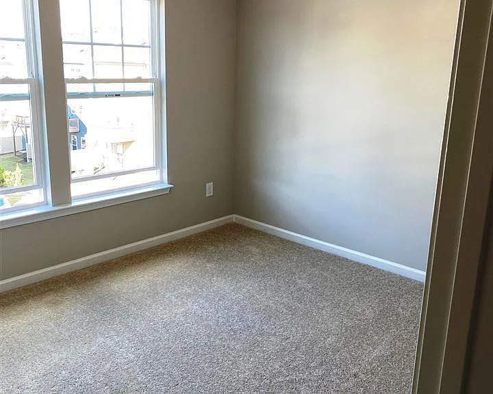 1013 Larabee Ln — Photo 13