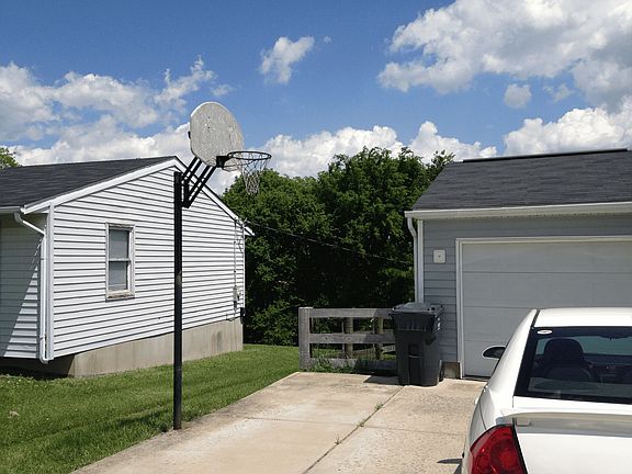 1 CAR GARAGE/2 OFF STREET SPOTS