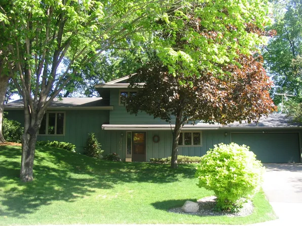 3032 Independence Cir, New Hope, MN 55427