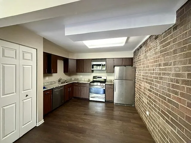 124 E Bailey Rd — Photo 3