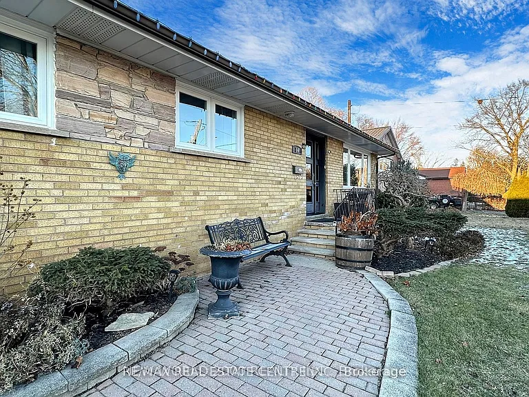 10 Suburban Dr — Photo 3