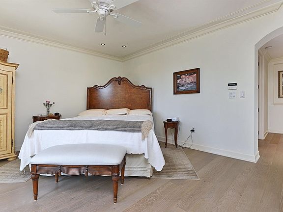 3rd image of 1000 Genter St Unit 301