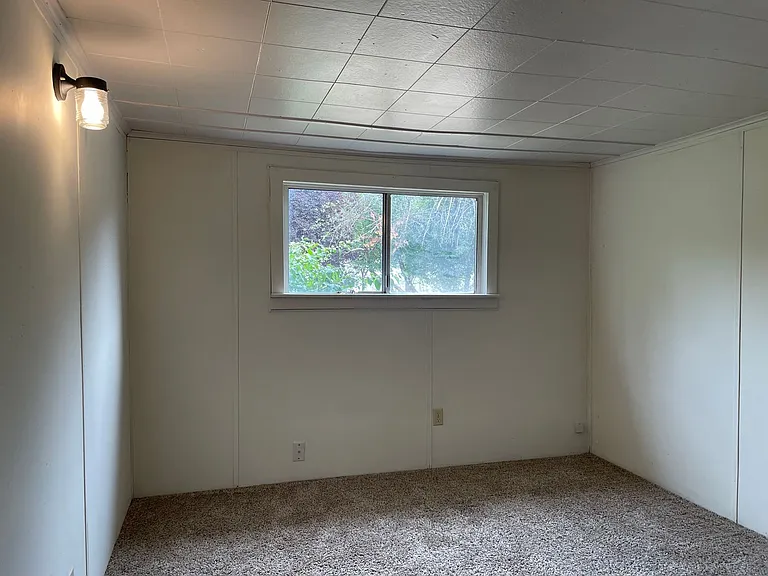 35 Maple St — Photo 8