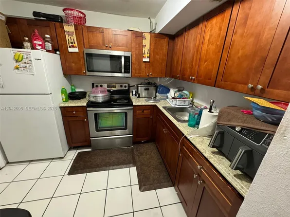 3600 NW 21st St APT 301, Fort Lauderdale, FL 33311
