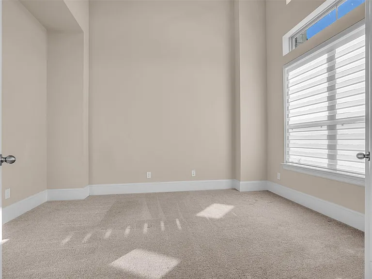 2718 Newbury Island Ln — Photo 2