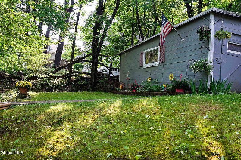 5th image of 410 Lansing Avenue