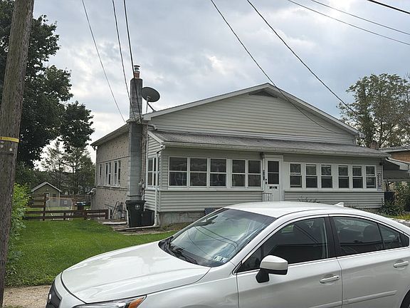 3rd image of 608 Penn St