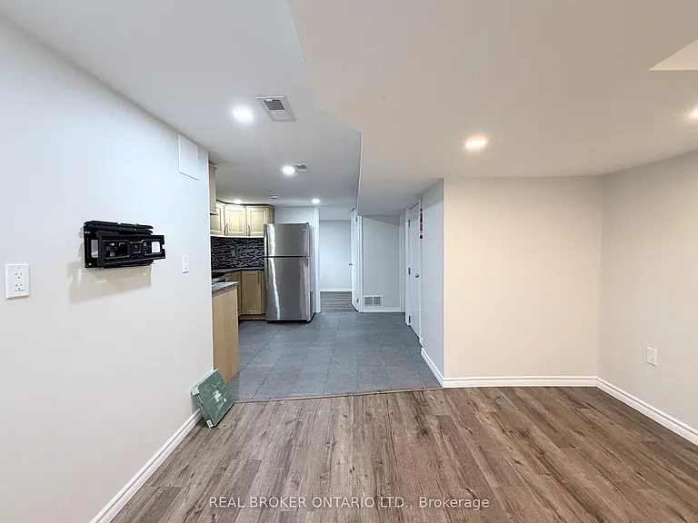 315 E 22nd St #BASEMENT — Photo 4