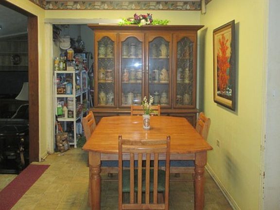 Dining area& entry to washrm