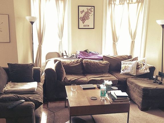 Spacious living room