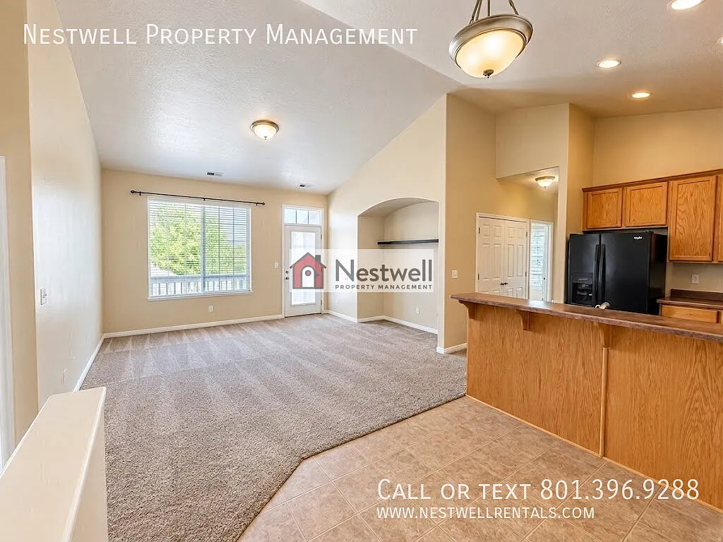 Light Filled 2-bed townhome in North Salt Lake! — Photo 2