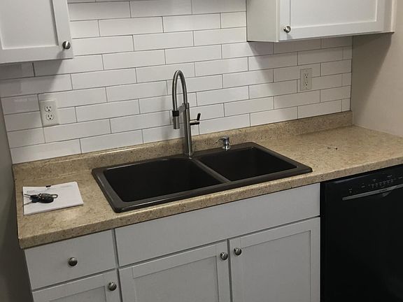 New kitchen and tile backslash