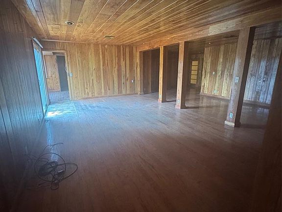 5th image of 301 W Shawnee St