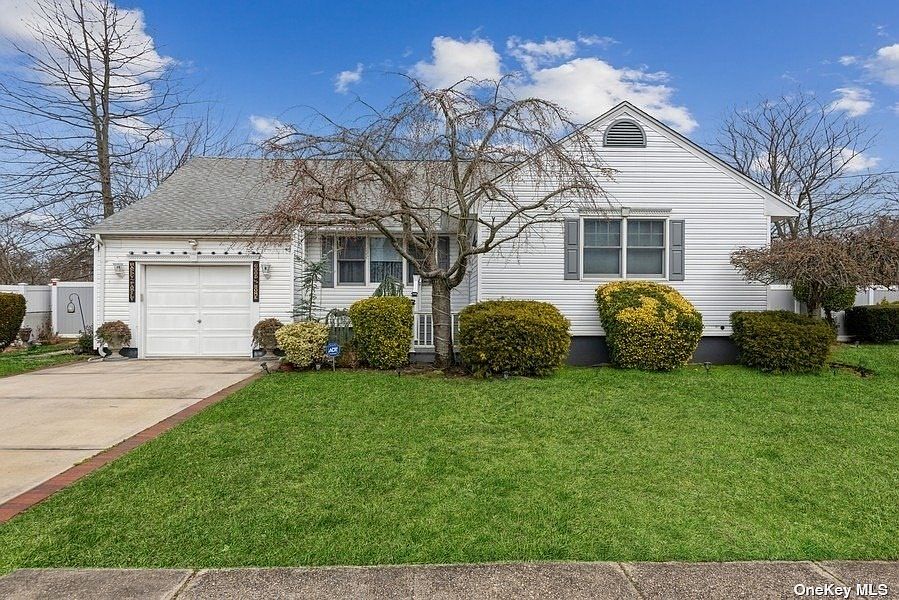 388 S 15th Street, Lindenhurst, NY 11757 Zillow