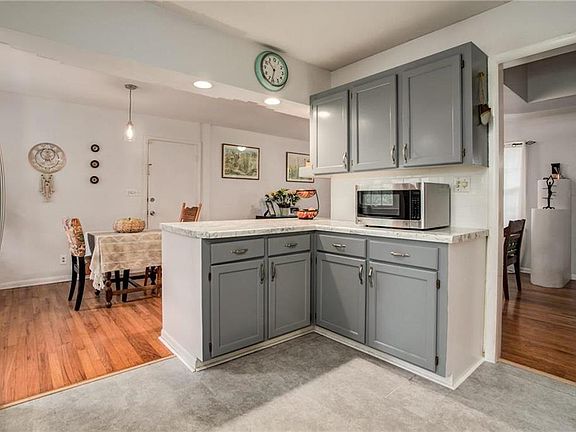 5th image of 9206 W 98th Ter