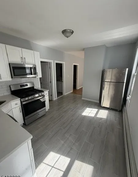 458 Livingston St #2 — Photo 4