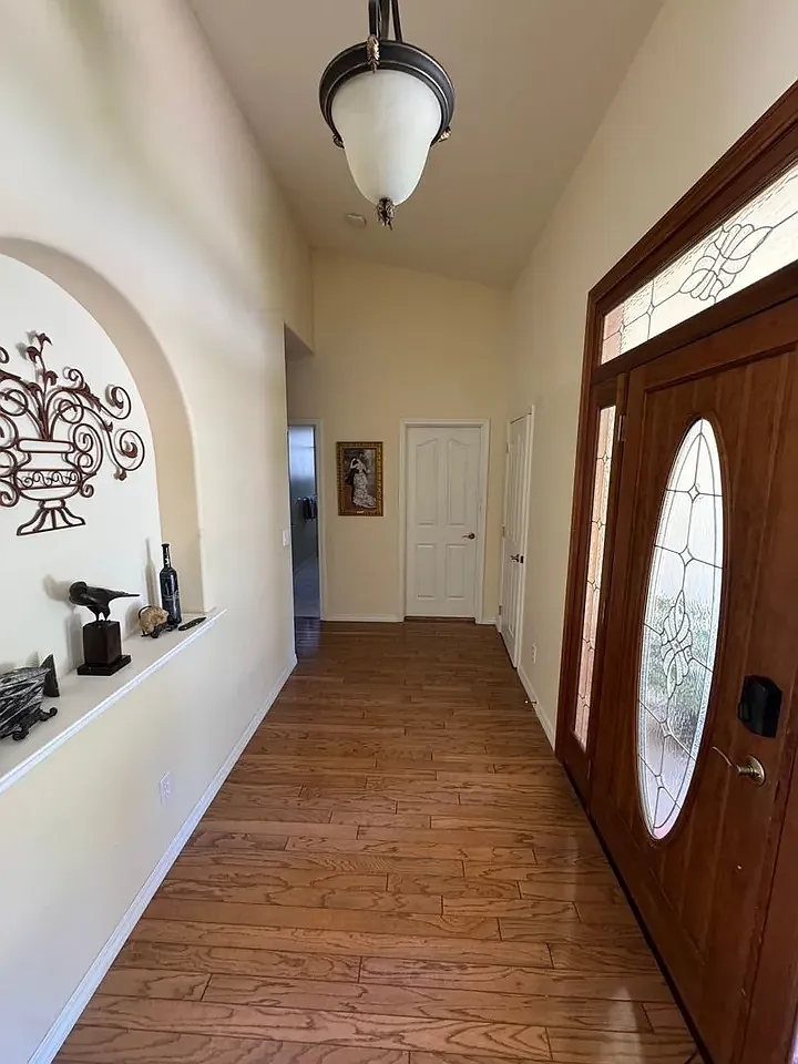 2 bed, 2387 sqft, $2,700 — Photo 2