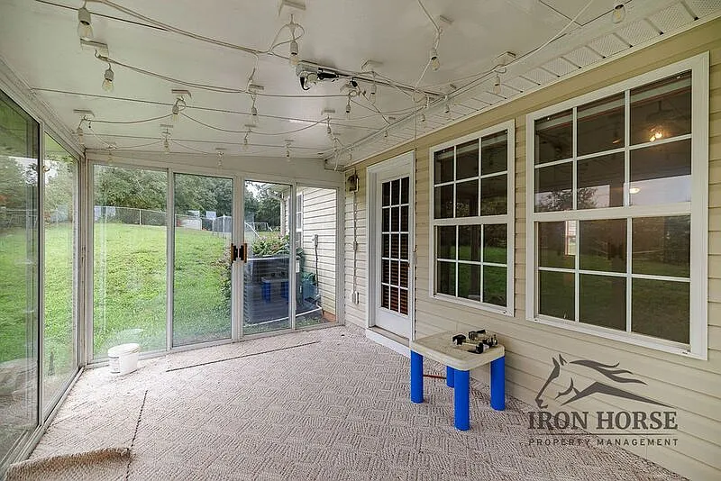3 bed, 2.0 bath, 1254 sqft, $1,800 — Photo 2