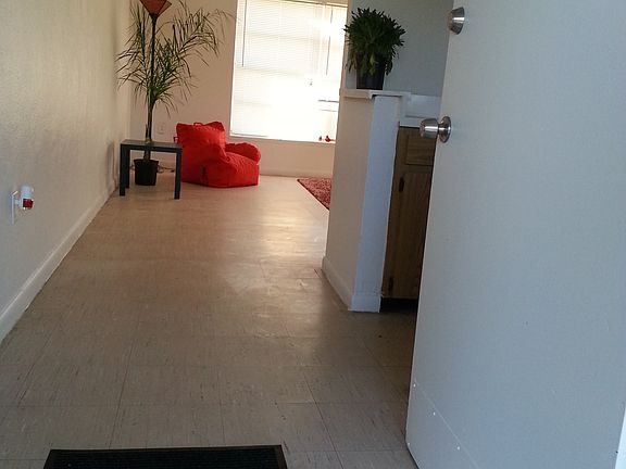 4th image of 922 E Brownlee St APT 12