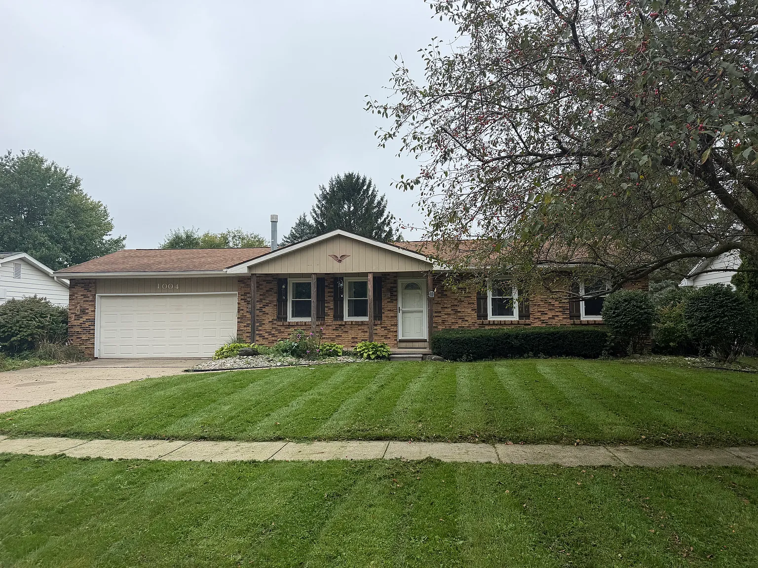 3 bed, 1582 sqft, $1,900 — Photo 1